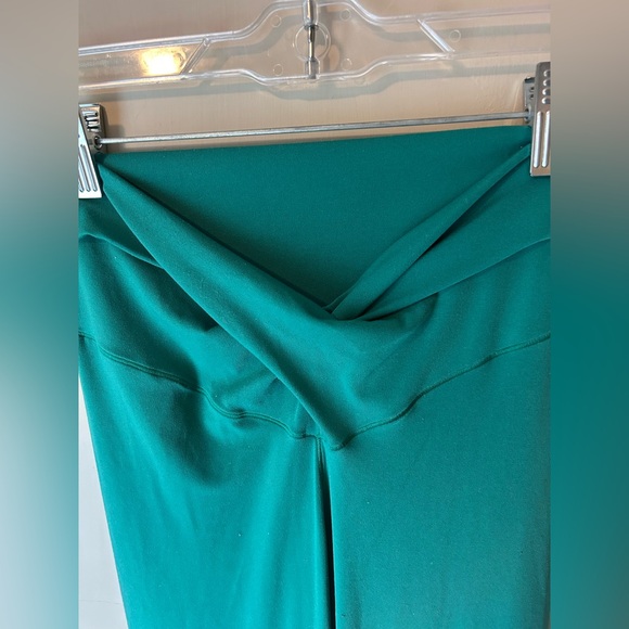 Offline by Aerie Real Me Flare Hi-Rise Crossbody Leggings Size M Emerald Green - Picture 5 of 12